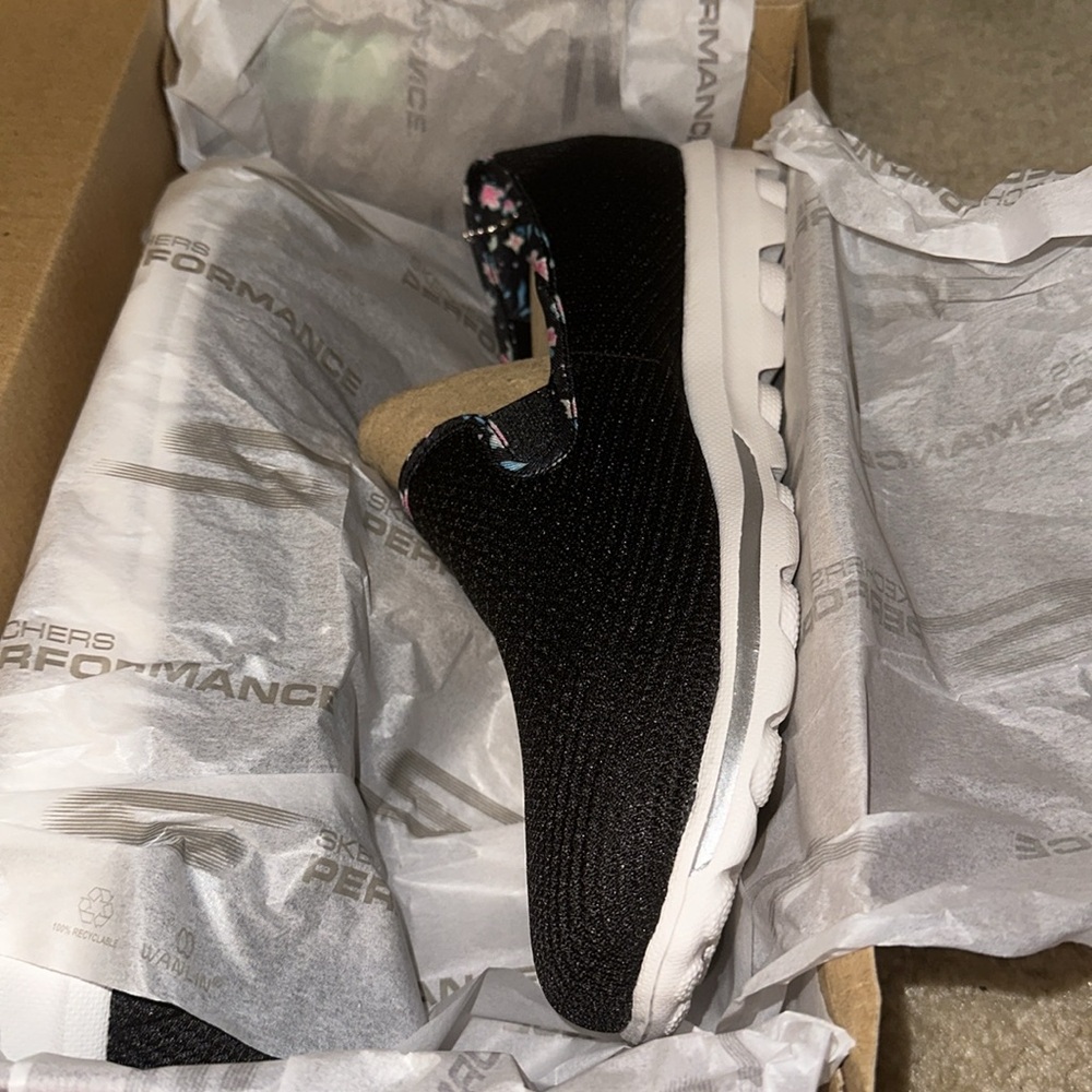 Skechers slip on Go Walk Classic 11Wide nwt in black - Picture 2 of 5